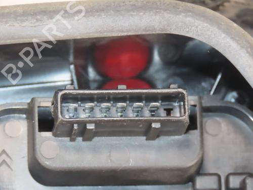 Feu arrière droit CITROËN XSARA (N1) 1.4 i (75 hp) 30825253