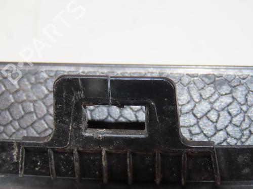 Used Grille DACIA DUSTER (HM_) 1.5 dCi 115 4x4 (114 hp) 30798231