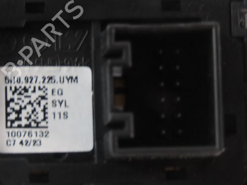 switch-vw-golf-viii-cd1-da1-2019-38736774 main image