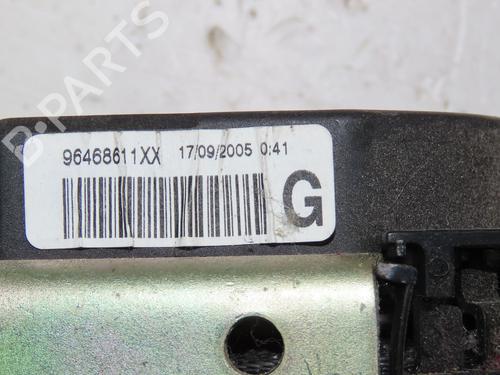 Venstre foran beltestrammer PEUGEOT 206+ (2L_, 2M_) 1.4 i (2LKFWA, 2MKFWA) (75 hp) 24117999