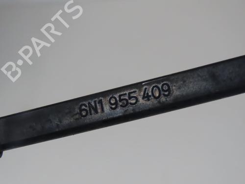 Used Front windshield wiper arm VW POLO III (6N1) 64 1.9 D (64 hp) 30164827