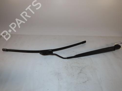 Used Front windshield wiper arm PEUGEOT 1007 (KM_) 1.4 HDi (68 hp) 18125158