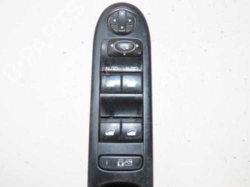 Used Left front window switch Left front window switch PEUGEOT 206 Hatchback (2A/C) 1.4 i (75 hp) 36758693 36758693