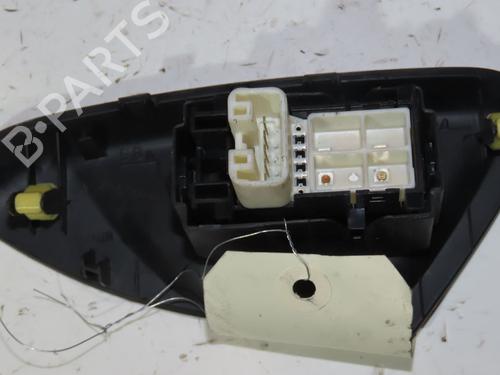 switch-toyota-aygo-_b4_-2014-24488404 main image