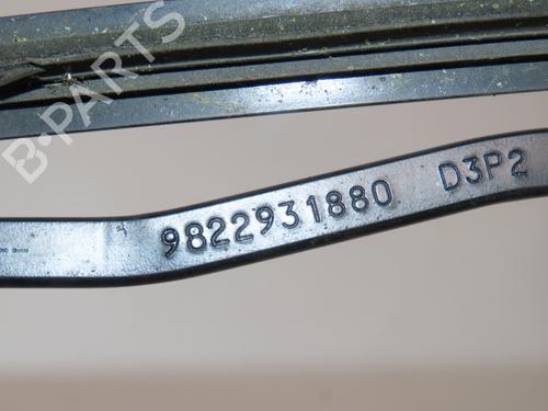 Used Front windshield wiper arm PEUGEOT 2008 II (UD_, US_, UY_, UJ_, UR_, UC_) 1.2 PureTech 130 (USHNS, URHNS) (130 hp) 27602936