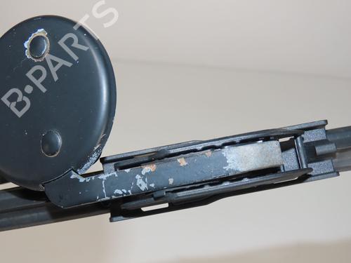 Used Front windshield wiper arm RENAULT TWINGO I (C06_) 1.2 (C066, C068) (58 hp) 31277616