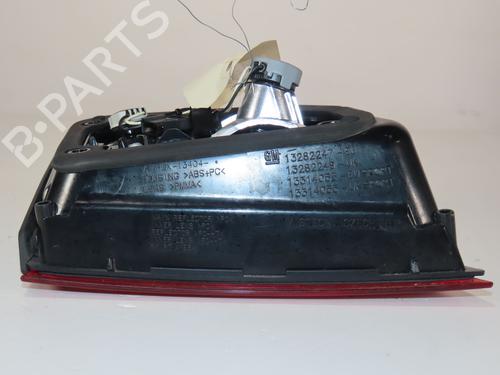 Feu de coffre droit OPEL ASTRA J Sports Tourer (P10) 1.7 CDTI (35) (131 hp) 31935764