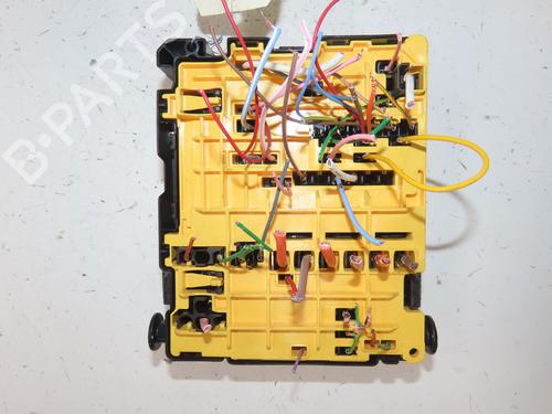 Used Fuse box Fuse box 38676622 38676622