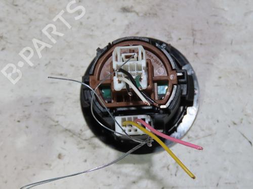 switch-nissan-pulsar-hatchback-c13-2014-24487778 main image