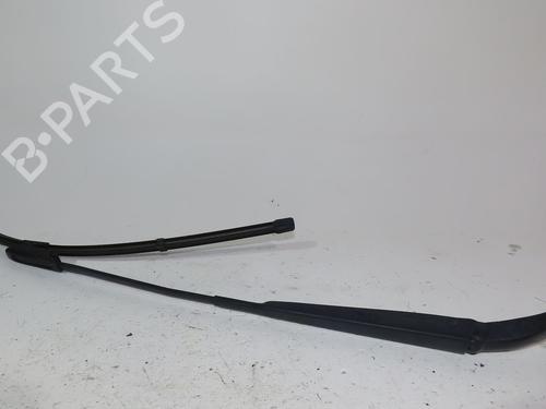 Used Front windshield wiper arm RENAULT CLIO III (BR0/1, CR0/1) 1.2 16V (BR02, BR0J, BR11, CR02, CR0J, CR11) (75 hp) 24103679