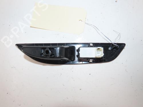 Used Right rear window switch Right rear window switch PEUGEOT 208 II (UB_, UP_, UW_, UJ_) 1.2 PureTech 100 (101 hp) 36758695 36758695
