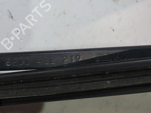 Used Front windshield wiper arm RENAULT SCÉNIC II (JM0/1_) 1.5 dCi (JM1F) (86 hp) 23989923