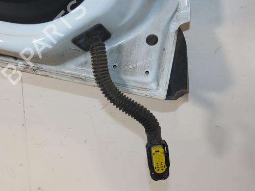 Używane Drzwi tylne lewe Drzwi tylne lewe RENAULT CLIO IV (BH_) 1.2 16V (73 hp) 33632639 33632639