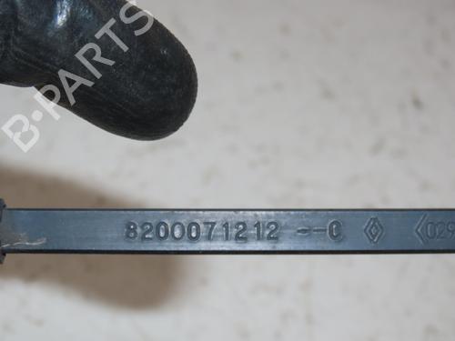 Used Front windshield wiper arm RENAULT CLIO II (BB_, CB_) 1.5 dCi (B/CB3M) (64 hp) 24420011