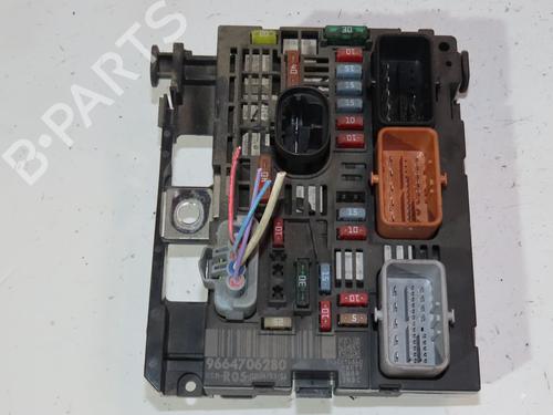 Fuse box PEUGEOT 308 I (4A_, 4C_) 1.6 HDi | BP28285273E1 