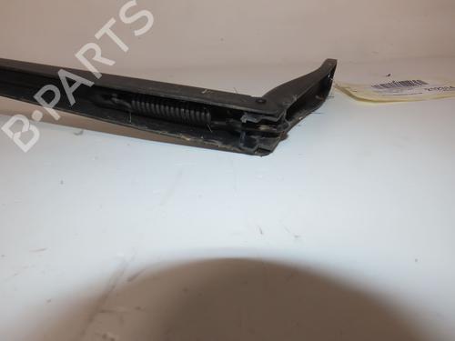 Used Front windshield wiper arm RENAULT MEGANE III Grandtour (KZ0/1) 1.2 TCe (KZ2B, KZ11) (116 hp) 29758922