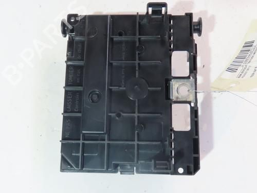 Used Fuse box PEUGEOT 307 CC (3B) 2.0 16V (140 hp) 26227805