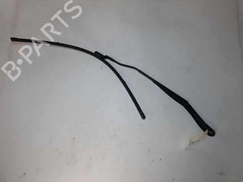 Used Front windshield wiper arm RENAULT CLIO V (B7_) 1.0 SCe 65 (B7MG) (67 hp) 28136830
