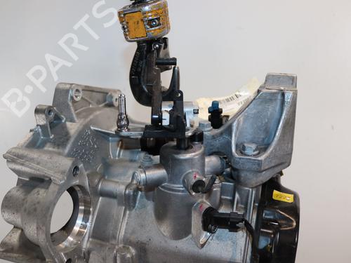 Caja de cambios Caja de cambios VW POLO VI (AW1, BZ1, AE1) 1.0 MPi (80 hp) 40204956 40204956