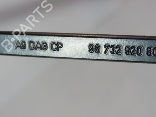 Used Front windshield wiper arm PEUGEOT 208 I (CA_, CC_) 1.0 VTi (68 hp) 26336026