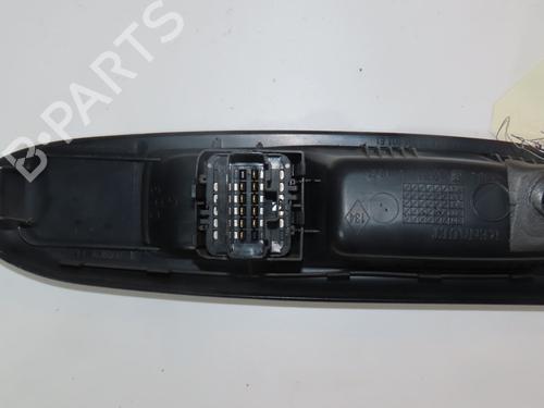 Used Left front window switch RENAULT CLIO II (BB_, CB_) 1.2 16V (BB05, BB0W, BB11, BB27, BB2T, BB2U, BB2V, CB05,... (75 hp) 19282310