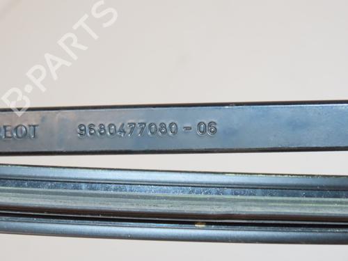 Used Front windshield wiper arm PEUGEOT 308 I (4A_, 4C_) 1.6 HDi (92 hp) 27352545