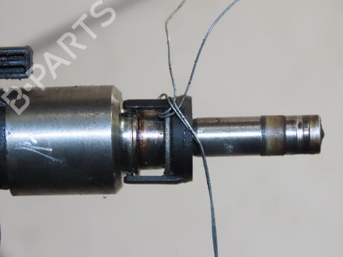 Injecteur AUDI TT (8J3) 2.0 TFSI (211 hp) 33008814