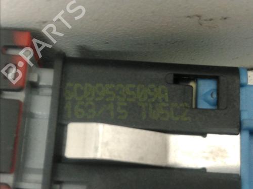 Used Warning switch VW POLO V (6R1, 6C1) 1.4 TDI (90 hp) 15276412