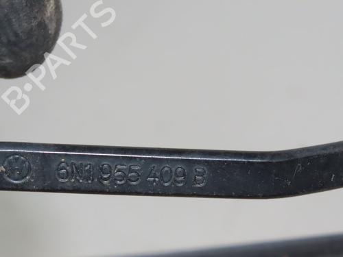 Used Front windshield wiper arm VW POLO (6N2) 1.9 SDI (64 hp) 24378890