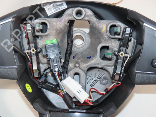 Used Steering wheel RENAULT CLIO IV (BH_) 1.5 dCi 75 (75 hp) 30486771