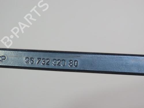 Used Front windshield wiper arm PEUGEOT 208 I (CA_, CC_) 1.4 HDi (68 hp) 23505870