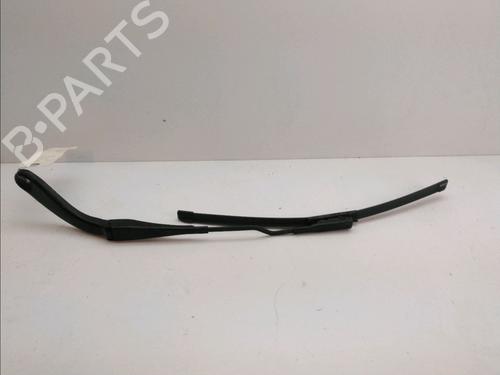 Used Front windshield wiper arm BMW 1 (F21) 116 i (136 hp) 14901546
