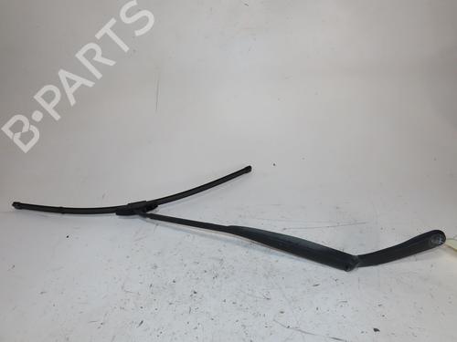 Used Front windshield wiper arm RENAULT LAGUNA II (BG0/1_) 1.8 16V (BG04, BG0B, BG0C, BG0V) (117 hp) 24460635