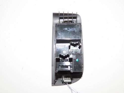 switch-opel-zafira-tourer-c-p12-16-cdti-75-13301886-2011-15583083 main image