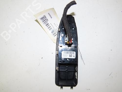 Used Left front window switch BMW 1 (F21) M 135 i xDrive (320 hp) 17136448