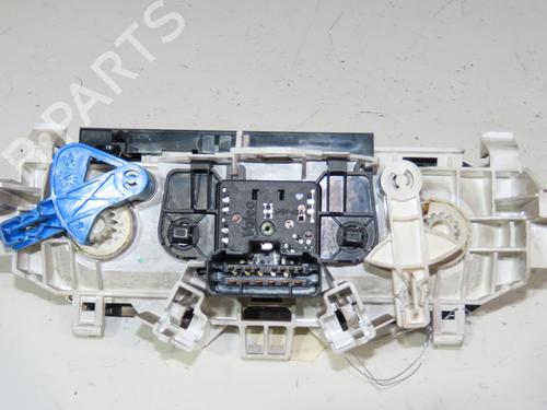 Used Climate control RENAULT TWINGO II (CN0_) 1.5 dCi (CN0E) (64 hp) 23161257