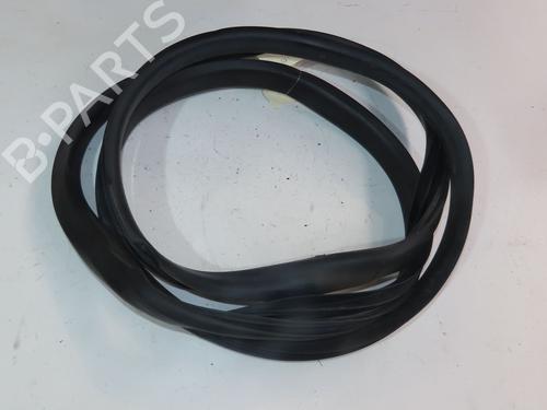 Used Rubber door seal DACIA SANDERO II 1.0 SCe 75 (B8JC, B8JD) (73 hp) 26442728