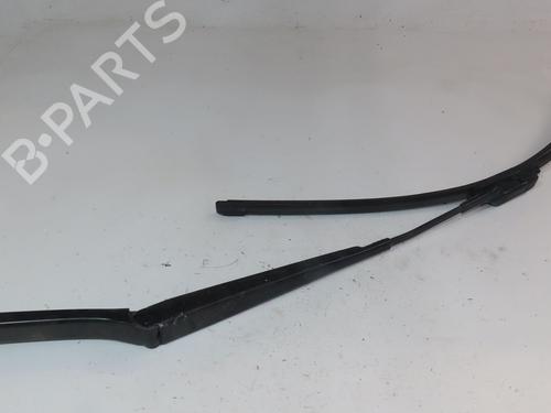 front-windshield-wiper-arm-vw-golf-vii-5g1-bq1-be1-be2-2012-2013-2014-2015-2016-2017-2018-2019-2020-2021-28086718 main image