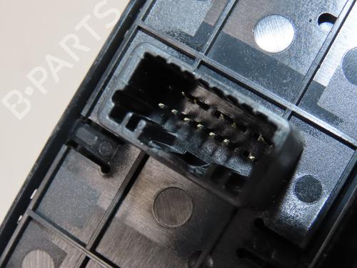 Used Left front window switch Left front window switch RENAULT SCÉNIC III (JZ0/1_) 1.9 dCi (JZ0J, JZ1J, JZ1K, JZ1S) (131 hp) 33401161 33401161