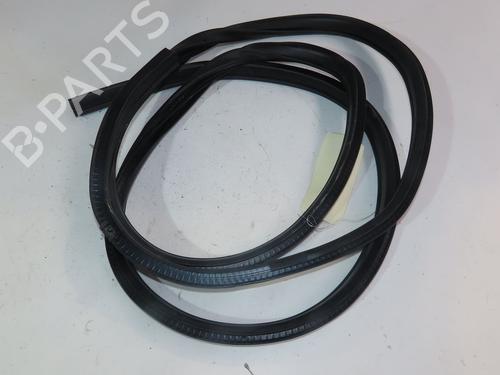 Used Rubber door seal NISSAN JUKE (F15) 1.5 dCi (110 hp) 26442727