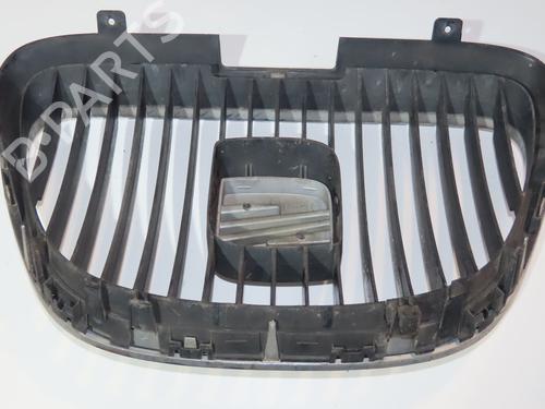 Used Grille SEAT LEON (1P1) 2.0 TDI 16V (140 hp) 26590510