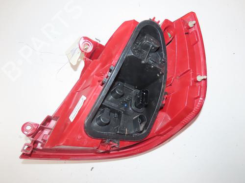 Venstre baglygte Venstre baglygte RENAULT CLIO III (BR0/1, CR0/1) 1.2 16V (BR02, BR0J, BR11, CR02, CR0J, CR11) (75 hp) 37454388 37454388