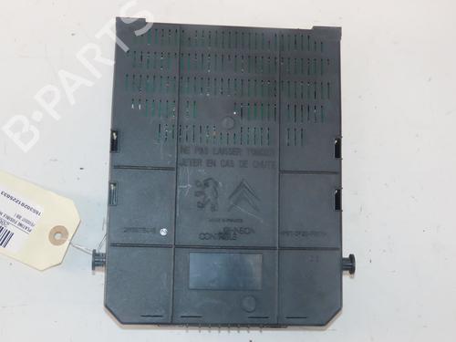 Used Fuse box Fuse box 39572430 39572430