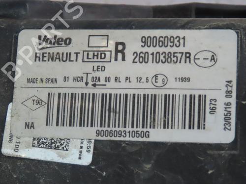 Used Right headlight RENAULT MEGANE IV Hatchback (B9A/M/N_) 1.5 dCi 110 (B9A3) (110 hp) 28572655