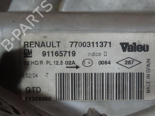 Used Left headlight RENAULT TRAFIC II Van (FL) 1.9 dCi 100 (FL0C) (101 hp) 23164823
