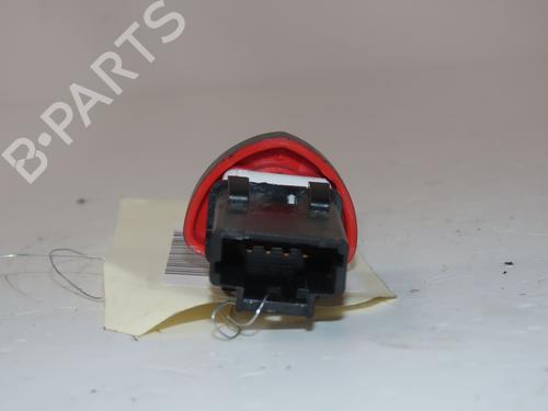 Pulsante luci di emergenza Pulsante luci di emergenza RENAULT CLIO II (BB_, CB_) 1.2 (BB0A, BB0F, BB10, BB1K, BB28, BB2D, BB2H, CB0A,... (58 hp) 37530316 37530316