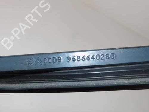 Used Front windshield wiper arm CITROËN C4 Grand Picasso I (UA_) 2.0 HDi 150 (150 hp) 27622271