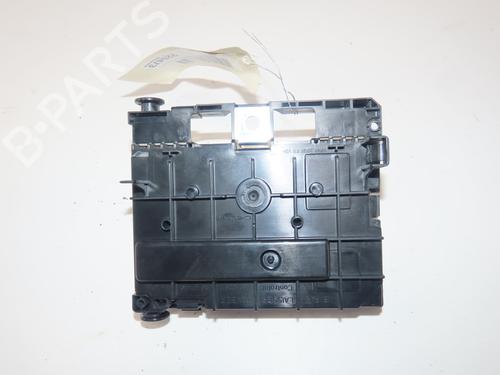 Used Fuse box Fuse box 37083750 37083750