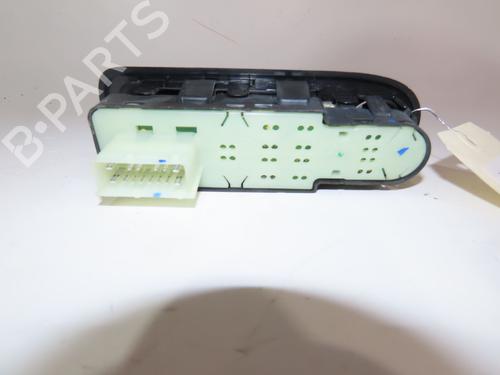 Used Left front window switch CITROËN C3 II (SC_) 1.1 i (60 hp) 19133492