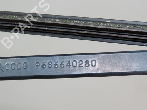 Used Front windshield wiper arm CITROËN C4 Grand Picasso I (UA_) 1.6 HDi (109 hp) 23215472